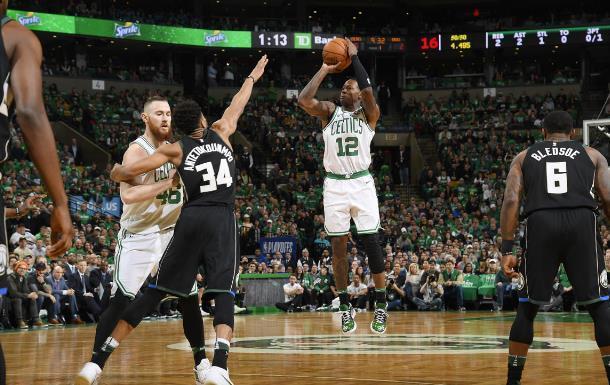 NBA，凯尔特人加时绝杀雄鹿终结对手七连胜